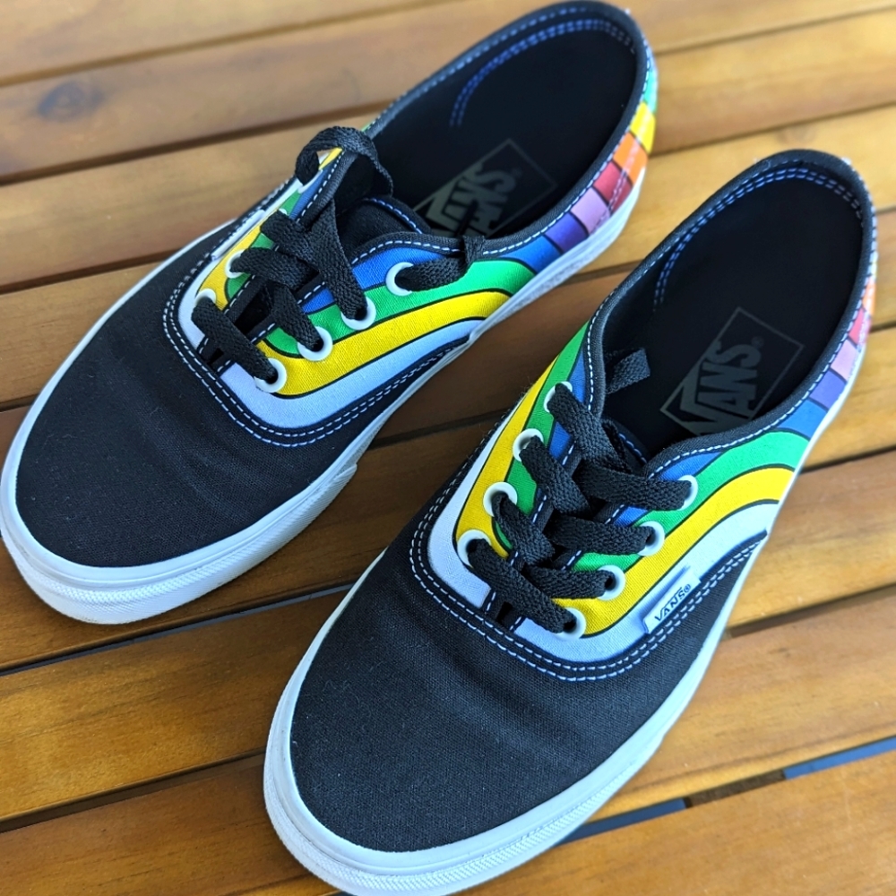Vans Refract Rainbow Sneakers Men's 6, Women's 7.5